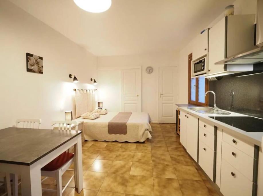Studio Meuble Avec Terrasse Gréoux-les-Bains Εξωτερικό φωτογραφία